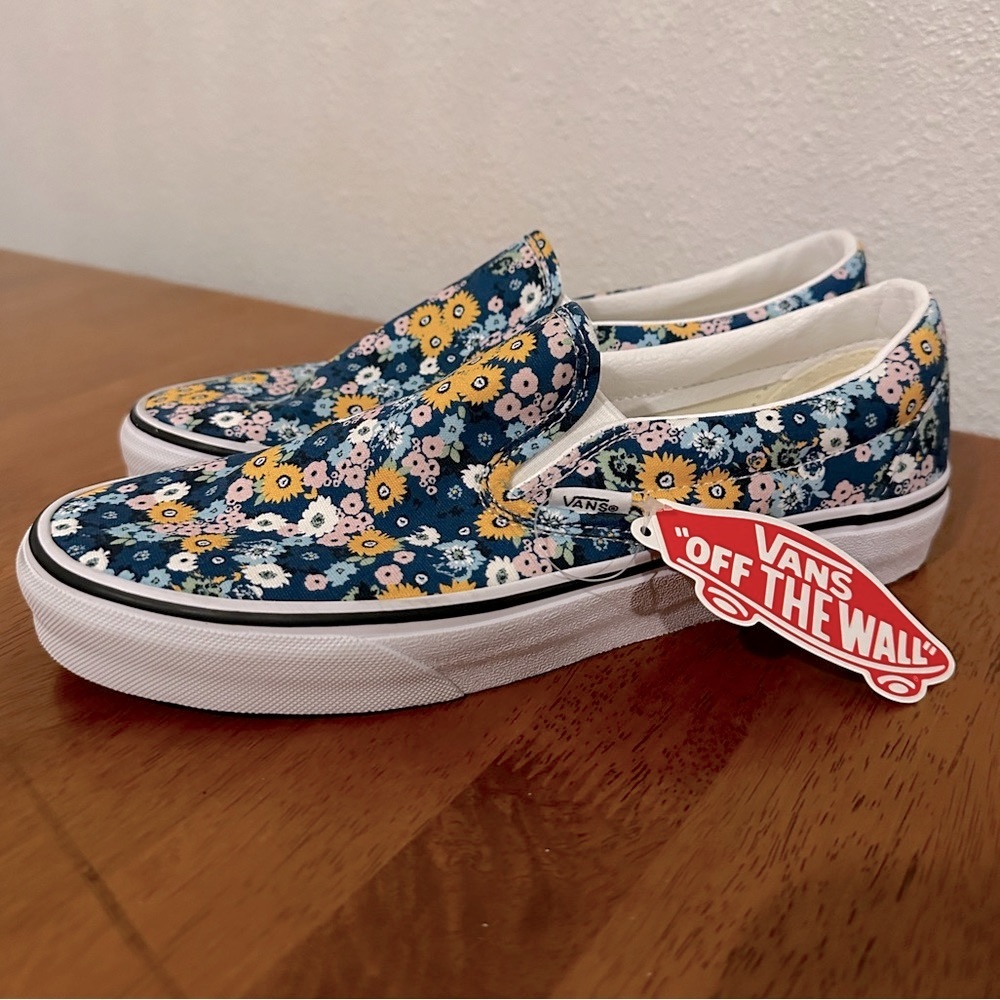 Women’s floral Vans size 8.5 (men’s 7)